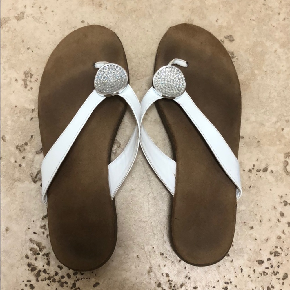 Naturalizer flip flops